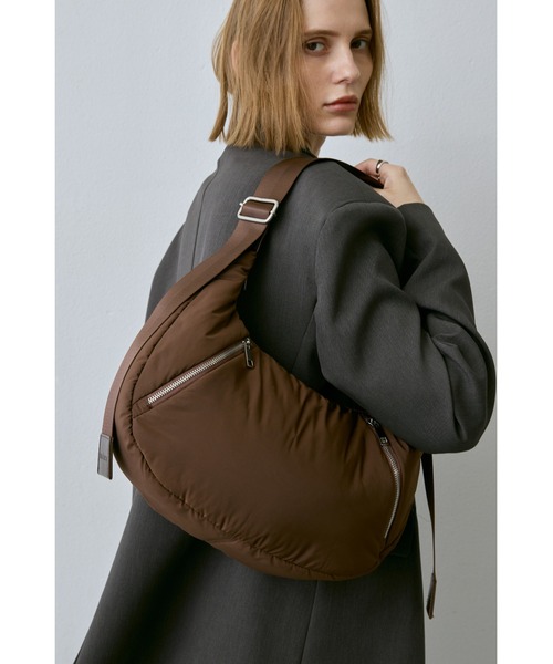 un/neu（アンノイ）の「ソフトパテッドラウンドバッグ / ショルダーバッグ / ペットボトル収納可能 / 軽量（ショルダーバッグ・レディース・ブラウン/アイボリー/ブラック・FREE）」の5枚目の写真