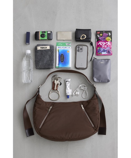 un/neu（アンノイ）の「ソフトパテッドラウンドバッグ / ショルダーバッグ / ペットボトル収納可能 / 軽量（ショルダーバッグ・レディース・ブラウン/アイボリー/ブラック・FREE）」の13枚目の写真