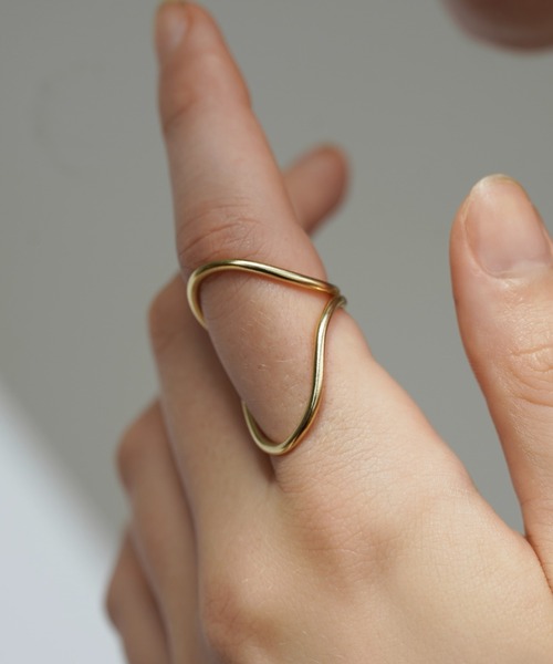 MELANGE(メランジェ)の「MELANGE Bezier フープリング(リング・レディース・シルバー/ゴールド・#11/#13)」の4枚目の写真