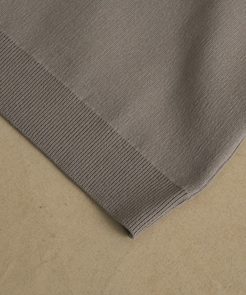PUBLIC TOKYO（パブリックトウキョウ）の「【春先も大活躍】バウンドウールクルーネックニット /洗える/オフィスカジュアル/通勤/毛玉防止（ニット/セーター・メンズ・グレー/グレイッシュベージュ/ホワイト/ブラック/ダークグレー・1/4/3/2）」の9枚目の写真
