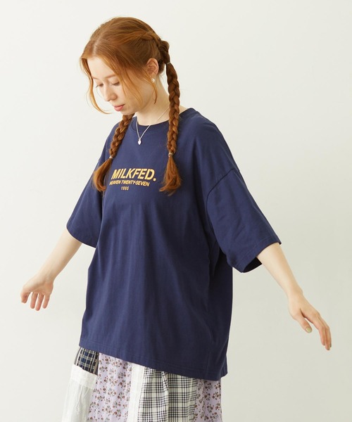 MILKFED.(ミルクフェド)の「STENCIL LOGO WIDE S/S TEE(Tシャツ/カットソー・レディース・ブラック/ネイビー/ホワイト・L/M)」の2枚目の写真