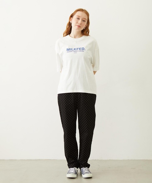 MILKFED.(ミルクフェド)の「STENCIL LOGO WIDE S/S TEE(Tシャツ/カットソー・レディース・ブラック/ネイビー/ホワイト・L/M)」の4枚目の写真