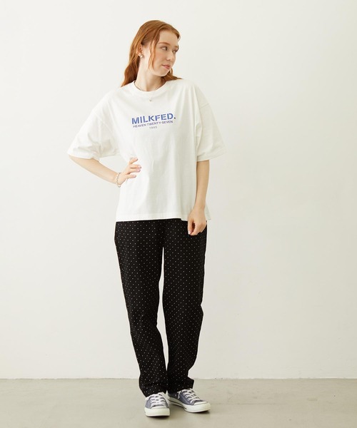MILKFED.(ミルクフェド)の「STENCIL LOGO WIDE S/S TEE(Tシャツ/カットソー・レディース・ブラック/ネイビー/ホワイト・L/M)」の8枚目の写真