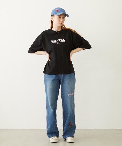 MILKFED.(ミルクフェド)の「STENCIL LOGO WIDE S/S TEE(Tシャツ/カットソー・レディース・ブラック/ネイビー/ホワイト・L/M)」の14枚目の写真