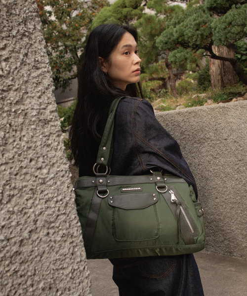 IUGAMAKARAS(イウガマカラス)の「Studded Nylon Shoulder Bag (Khaki)(ショルダーバッグ・レディース・その他・FREE)」の5枚目の写真
