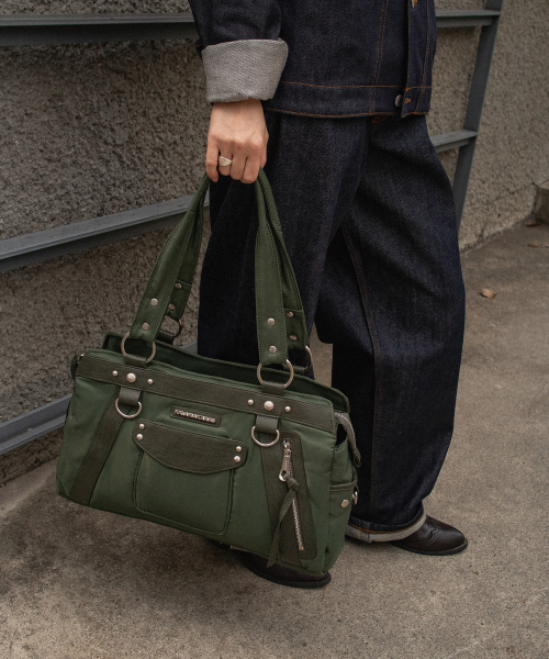 IUGAMAKARAS(イウガマカラス)の「Studded Nylon Shoulder Bag (Khaki)(ショルダーバッグ・レディース・その他・FREE)」の9枚目の写真