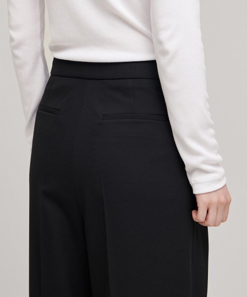 MUSINSA STANDARD WOMAN（ムシンサスタンダードウーマン）の「レディース軽量オーバーラッププリーツスラックス[ブラック]（スラックス・レディース・その他・30/24）」の6枚目の写真