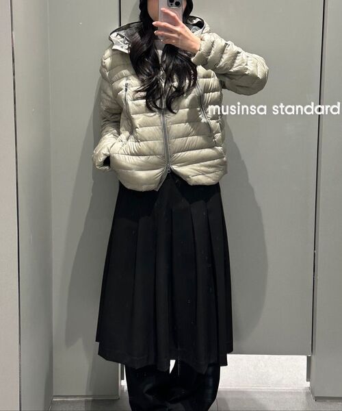 MUSINSA STANDARD WOMAN（ムシンサスタンダードウーマン）の「レディースプリーツミディスカート[ブラック]（スカート・レディース・その他・SMALL/MEDIUM/LARGE/X-SMALL）」の7枚目の写真