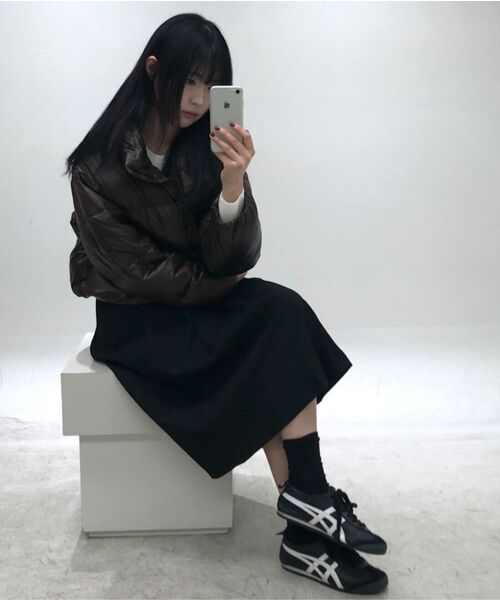 MUSINSA STANDARD WOMAN（ムシンサスタンダードウーマン）の「レディースプリーツミディスカート[ブラック]（スカート・レディース・その他・SMALL/MEDIUM/LARGE/X-SMALL）」の18枚目の写真
