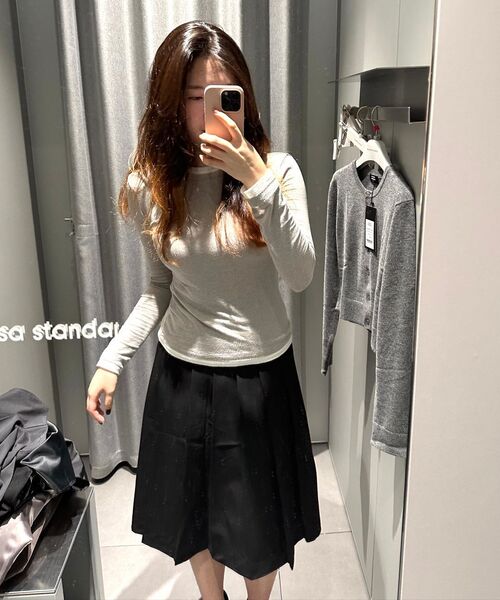 MUSINSA STANDARD WOMAN（ムシンサスタンダードウーマン）の「レディースプリーツミディスカート[ブラック]（スカート・レディース・その他・SMALL/MEDIUM/LARGE/X-SMALL）」の20枚目の写真
