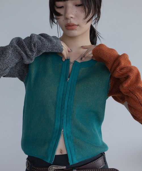 VACANCY（ヴァカンシー）の「配色アシメリブZIPトップス（カーディガン/ボレロ・レディース・ブラック/グリーン・FREE）」の2枚目の写真