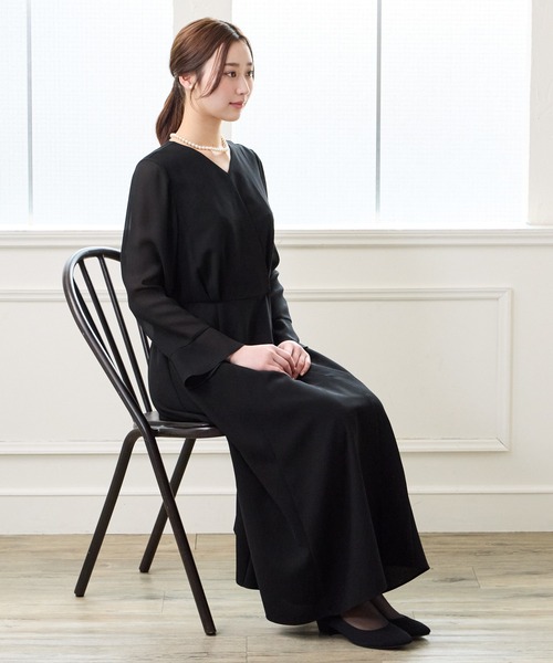 AIMER(エメ)の「【喪服・礼服】ウォッシャブル Vネック前開きAラインブラックフォーマルワンピース(ワンピース・レディース・ブラック・SMALL/MEDIUM/LARGE)」の5枚目の写真