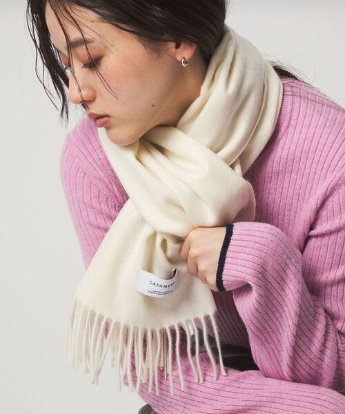 green label relaxing（グリーンレーベルリラクシング）の「カシミヤ マフラー（マフラー・レディース・オフホワイト/ライトブルー/ライトグレー/イエロー・FREE）」の2枚目の写真