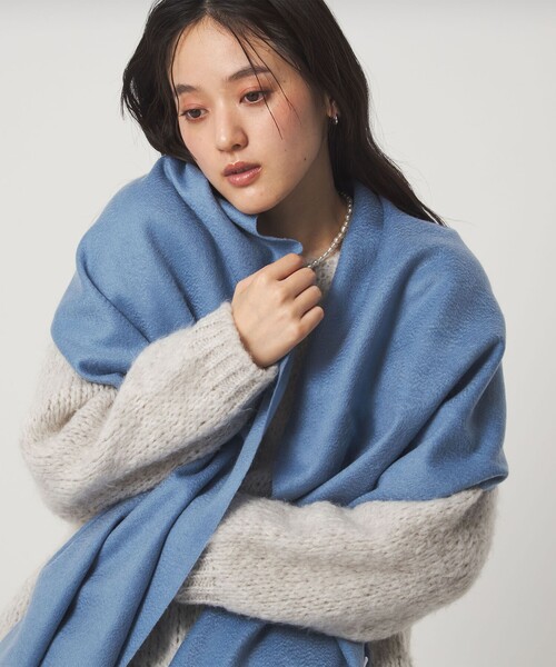 green label relaxing（グリーンレーベルリラクシング）の「カシミヤ マフラー（マフラー・レディース・オフホワイト/ライトブルー/ライトグレー/イエロー・FREE）」の4枚目の写真