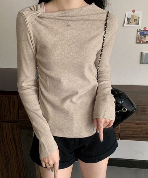 Miniministore(ミニミニストア)の「オフショルダーニットトップス 肌見せ秋服(ニット/セーター・レディース・ベージュ/ブラック/アイボリー/ピンク/ブルー・FREE)」の4枚目の写真