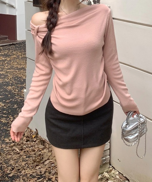 Miniministore(ミニミニストア)の「オフショルダーニットトップス 肌見せ秋服(ニット/セーター・レディース・ベージュ/ブラック/アイボリー/ピンク/ブルー・FREE)」の5枚目の写真