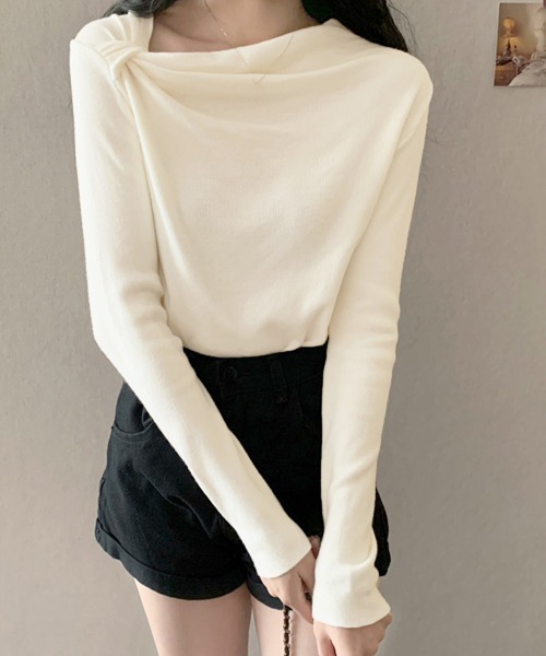 Miniministore(ミニミニストア)の「オフショルダーニットトップス 肌見せ秋服(ニット/セーター・レディース・ベージュ/ブラック/アイボリー/ピンク/ブルー・FREE)」の2枚目の写真
