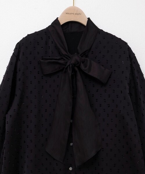NOLLEY’S Sophi(ノーリーズソフィ)の「ウォッシャブルサテンドビーボウタイブラウス(シャツ/ブラウス・レディース・オフホワイト/ブラック・38)」の19枚目の写真