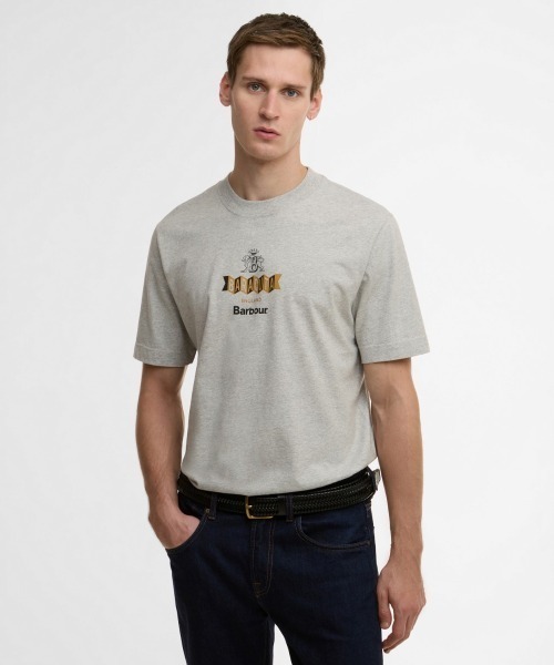 Barbour(バブアー)の「Barbour Barbour x Baracuta Vinyl Os T-Shirt(バブアー バブアー x バラクータ バイナル オーバーサイズ Tシャツ)(Tシャツ/カットソー・メンズ・グレー系/ネイビー・LARGE/MEDIUM/X-LARGE)」の2枚目の写真