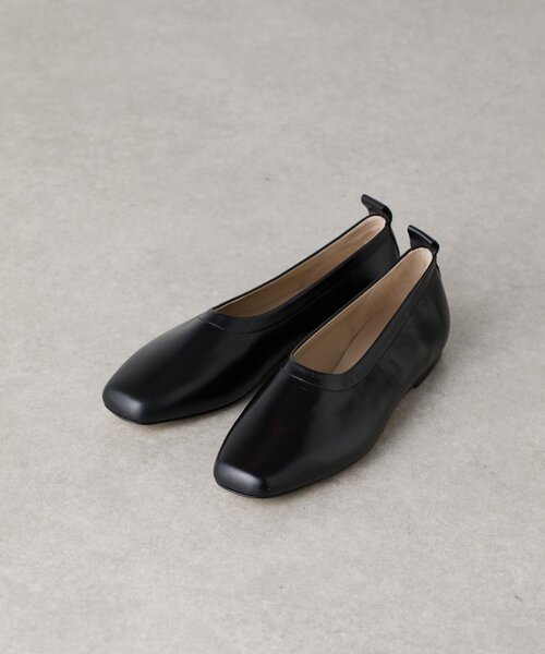 BEARDSLEY(ビアズリー)の「《CORSO ROMA 9》レザーフラットシューズ(パンプス・レディース・ブラック/グレー・35/36/37/38/39)」の2枚目の写真