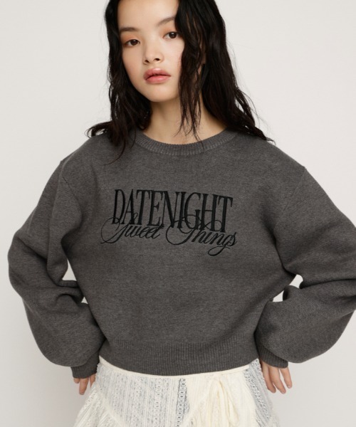 SLY（スライ）の「FRONT LOGO KNIT TOPS フロントロゴ ニット トップス 秋服 冬服（ニット/セーター・レディース・ネイビー/レッド/アイボリー/杢グレー・FREE）」の3枚目の写真