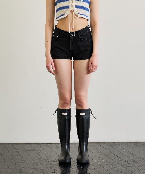 ARI(アリ)の「PEPPY MICRO DENIM SHORTS / BLACK(デニムパンツ・レディース・ブラック・MEDIUM)」の1枚目の写真