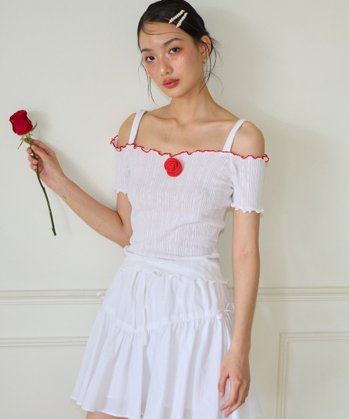 SALON DE YOHN(サロンドヨーン)の「Corsage Point Strap Off Shoulder T_ White(Tシャツ/カットソー・レディース・その他・FREE)」の1枚目の写真