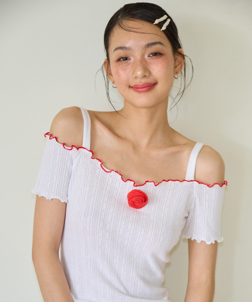 SALON DE YOHN(サロンドヨーン)の「Corsage Point Strap Off Shoulder T_ White(Tシャツ/カットソー・レディース・その他・FREE)」の3枚目の写真
