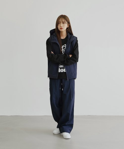 SLOW RECORD HOUSE（スローレコードハウス）の「ナイロンワンタックパンツ_ネイビー（その他パンツ・レディース・その他・SMALL/MEDIUM/LARGE）」の4枚目の写真
