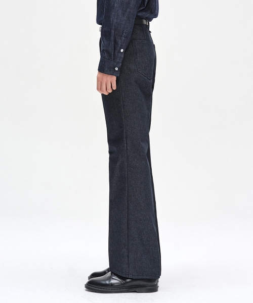 DECET(デケト)の「Dawn Semi Flared Jeans DCPT044CPIndigo2(デニムパンツ・レディース・その他・26/28/30/32/34)」の5枚目の写真