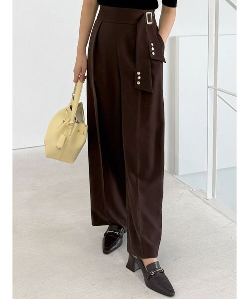 MERCURYDUO(マーキュリーデュオ)の「【セットアップ着用可】サイドベルトストレートパンツ(その他パンツ・レディース・アイボリー/ブラウン・MEDIUM/SMALL)」の2枚目の写真