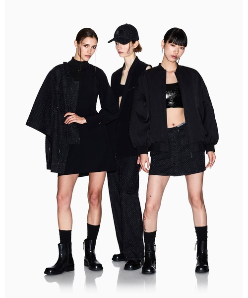ARMANI EXCHANGE(アルマーニエクスチェンジ)の「【A|X アルマーニ エクスチェンジ】オールオーバーロゴ バックフリルボンバージャケット(ブルゾン・レディース・ブラック・X-SMALL/SMALL/MEDIUM/LARGE)」の4枚目の写真