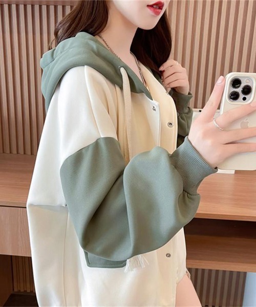 Flugge(フラッジー)の「ドロップショルダーロゴパーカー(その他アウター・レディース・アイボリー/グリーン・LARGE/MEDIUM)」の3枚目の写真