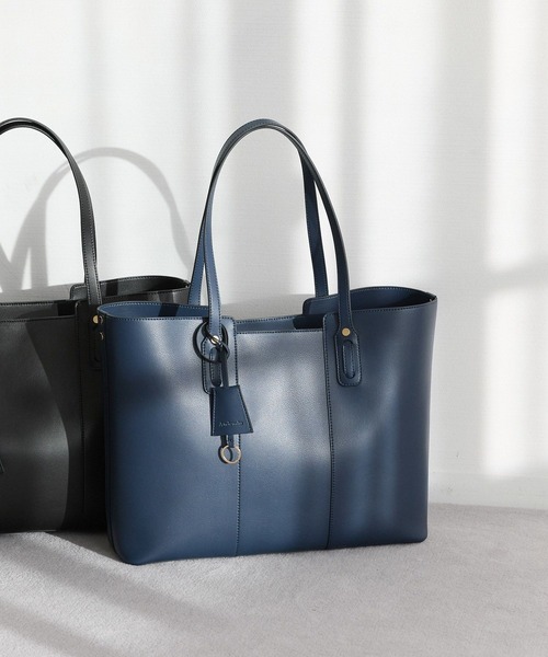 Andemiu(アンデミュウ)の「PCケース付きキリカエトートバッグ639537(トートバッグ・レディース・ブラック/ネイビー/アイボリー・FREE)」の1枚目の写真