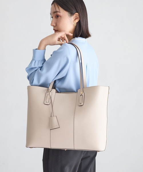 Andemiu(アンデミュウ)の「PCケース付きキリカエトートバッグ639537(トートバッグ・レディース・ブラック/ネイビー/アイボリー・FREE)」の2枚目の写真