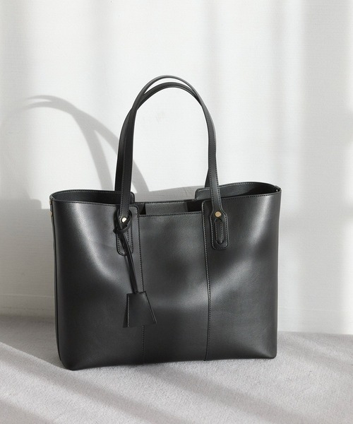 Andemiu(アンデミュウ)の「PCケース付きキリカエトートバッグ639537(トートバッグ・レディース・ブラック/ネイビー/アイボリー・FREE)」の3枚目の写真