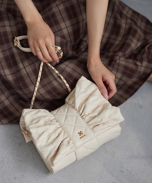 one after another NICE CLAUP（ワンアフターアナザーナイスクラップ）の「【新色追加】リボンキルティングバッグ（ショルダーバッグ・レディース・アイボリー/ピンク系その他/ブラック系その他・FREE）」の4枚目の写真