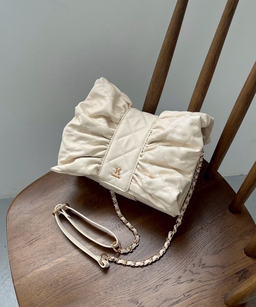 one after another NICE CLAUP（ワンアフターアナザーナイスクラップ）の「【新色追加】リボンキルティングバッグ（ショルダーバッグ・レディース・アイボリー/ピンク系その他/ブラック系その他・FREE）」の5枚目の写真