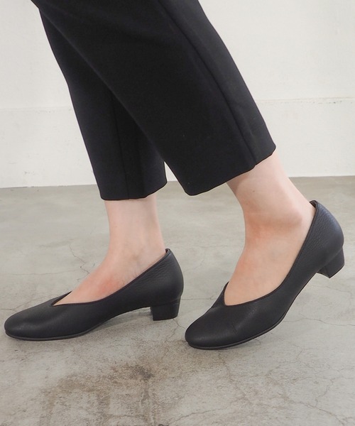 ENあしながおじさん（エンアシナガオジサン）の「防水│プレーンパンプス　3760007（パンプス・レディース・ベージュ/ブラック・22.5cm/24.5cm/24cm/23.5cm/23cm）」の2枚目の写真