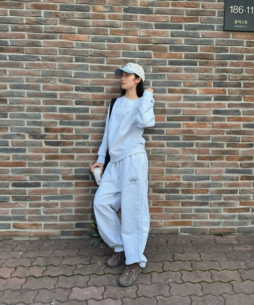 HELLO SUNRISE(ハローサンライズ)の「HS Logo Wide Sweatpants_L.Gray(スウェットパンツ・レディース・ライトグレー・SMALL/MEDIUM/LARGE)」の3枚目の写真