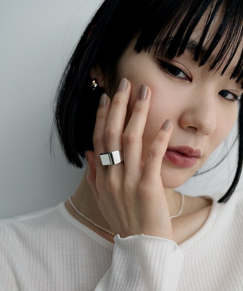 COCOSHNIK ONKITSCH(ココシュニックオンキッチュ)の「シルバー バケットカット シグネットリング(16号、18号)(リング・レディース・シルバー・16/18)」の7枚目の写真