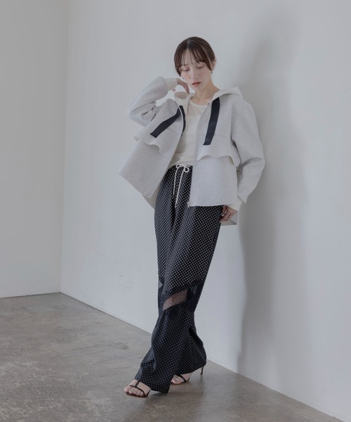 Eimee Law（エイミーロウ）の「ボンディング ジップフリルフーディ（パーカー・レディース・ライトグレー/ブラック/アイボリー・FREE）」の8枚目の写真