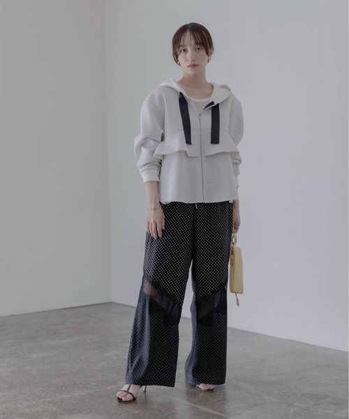 Eimee Law（エイミーロウ）の「ボンディング ジップフリルフーディ（パーカー・レディース・ライトグレー/ブラック/アイボリー・FREE）」の10枚目の写真