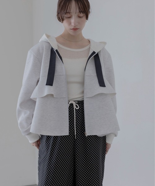 Eimee Law（エイミーロウ）の「ボンディング ジップフリルフーディ（パーカー・レディース・ライトグレー/ブラック/アイボリー・FREE）」の11枚目の写真