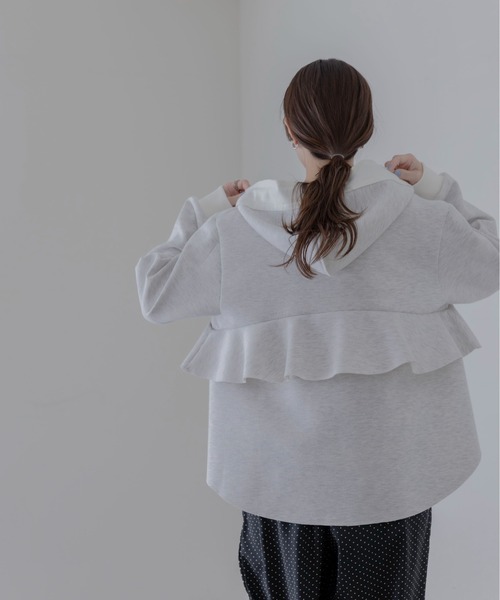 Eimee Law（エイミーロウ）の「ボンディング ジップフリルフーディ（パーカー・レディース・ライトグレー/ブラック/アイボリー・FREE）」の12枚目の写真