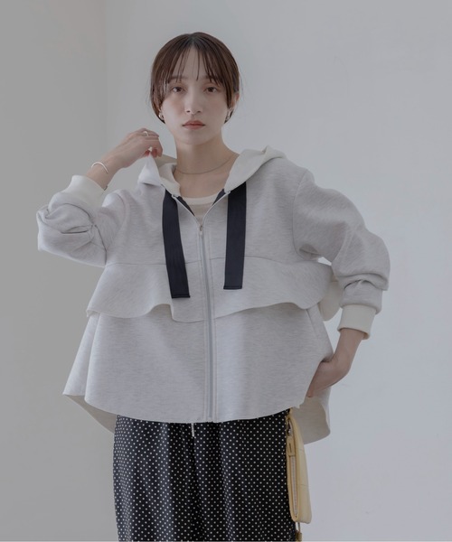 Eimee Law（エイミーロウ）の「ボンディング ジップフリルフーディ（パーカー・レディース・ライトグレー/ブラック/アイボリー・FREE）」の13枚目の写真