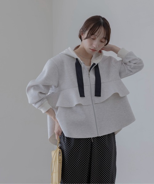 Eimee Law（エイミーロウ）の「ボンディング ジップフリルフーディ（パーカー・レディース・ライトグレー/ブラック/アイボリー・FREE）」の5枚目の写真