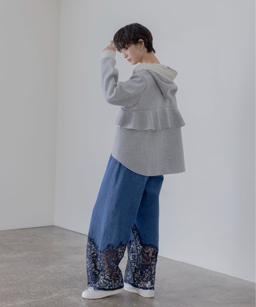 Eimee Law（エイミーロウ）の「ボンディング ジップフリルフーディ（パーカー・レディース・ライトグレー/ブラック/アイボリー・FREE）」の7枚目の写真