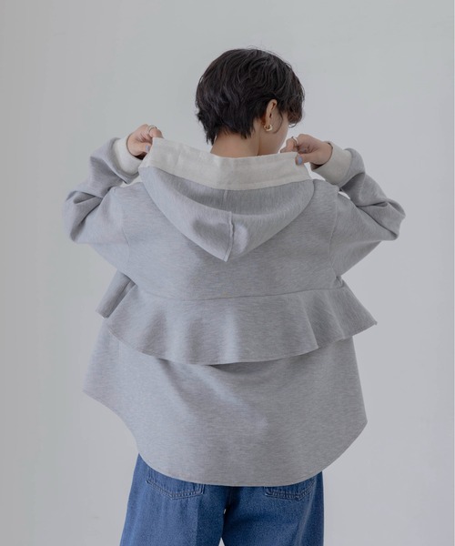 Eimee Law（エイミーロウ）の「ボンディング ジップフリルフーディ（パーカー・レディース・ライトグレー/ブラック/アイボリー・FREE）」の16枚目の写真