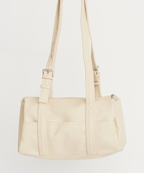AO2(アオズ)の「Faux Leather 2-Way Shoulder Bag with Pockets / マチあり フェイクレザー2WAYショルダーバッグ 秋 秋服 2026年秋冬(ショルダーバッグ・レディース・ブラック/ホワイト/ブラウン/ベージュ・FREE)」の2枚目の写真